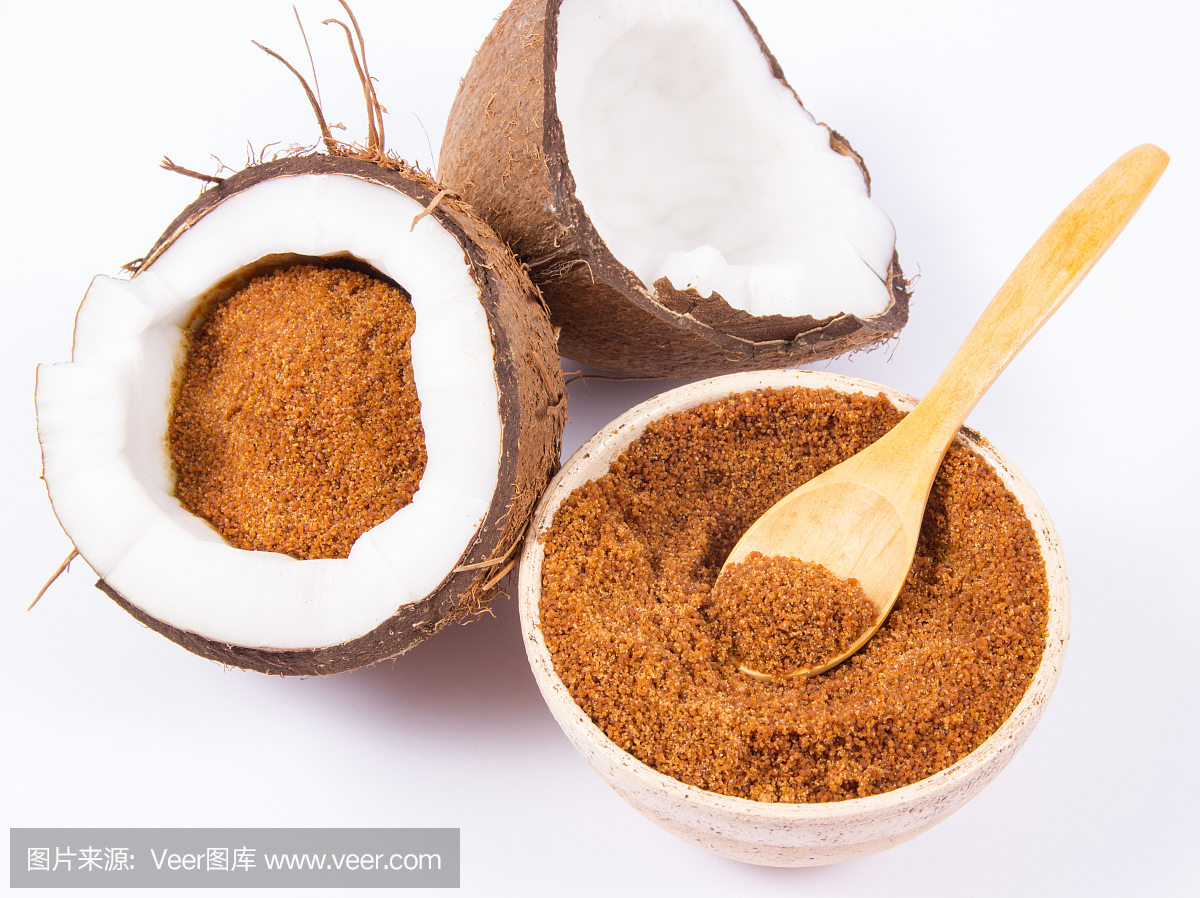椰子和椰子糖孤立在白色背景。